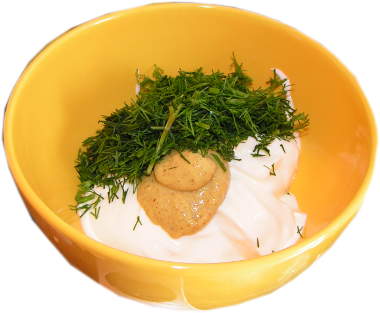 jogurt naturalny typu greckiego, musztarda sarepska, �wiezy koperek, porcelanowa miseczka